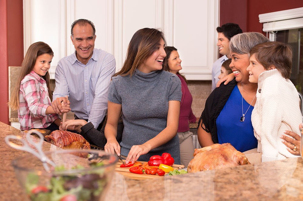 multiethnic-family-thanksgiving